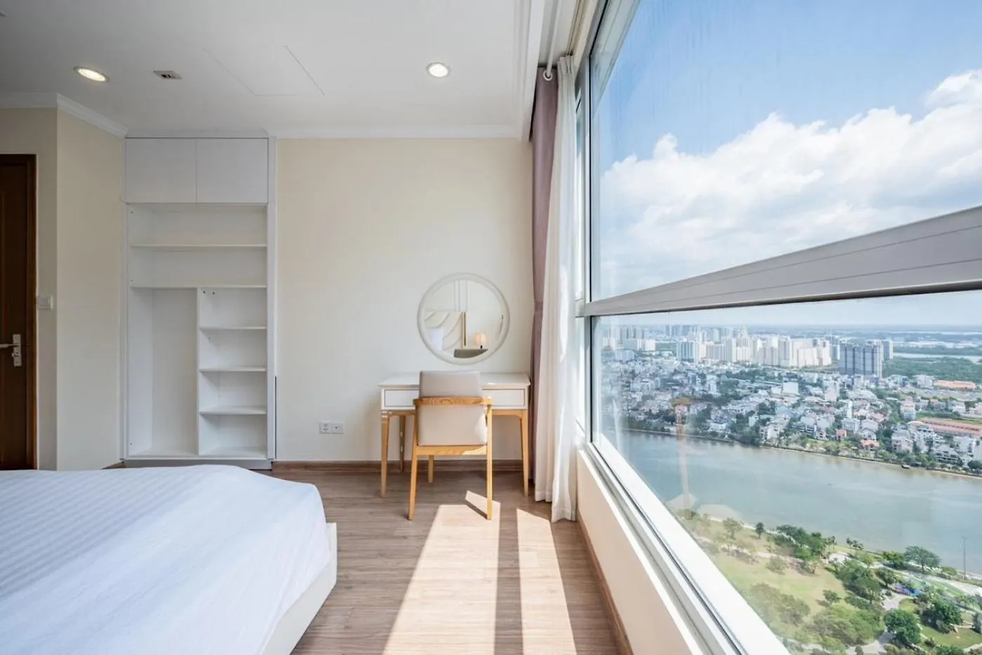 The Landmark Residences & Suites - Vinhomes Central Ho Chi Minh City 4*,