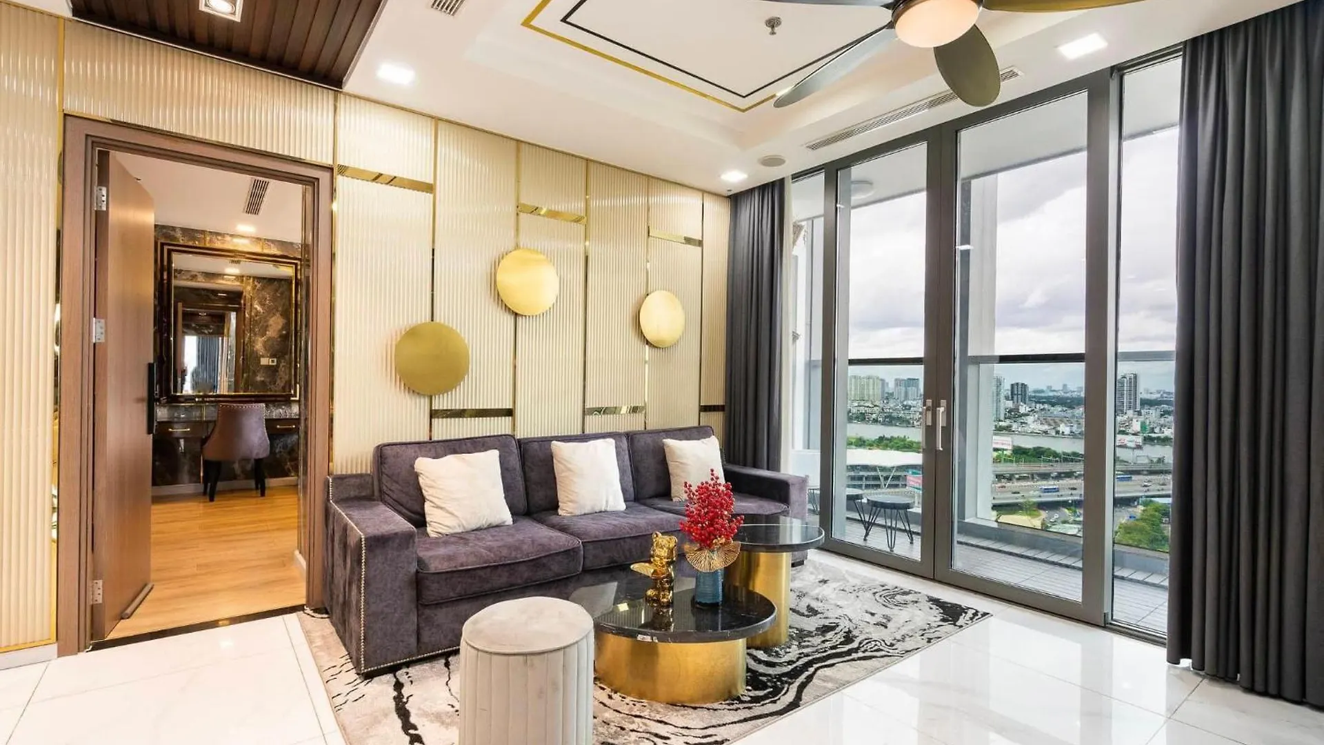 The Landmark Residences & Suites - Vinhomes Central Ho Chi Minh City 4*,